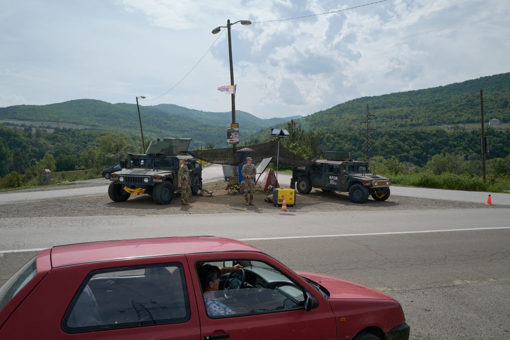 Globál: Feszült a viszony Szerbia és Koszovó között, készültségben a szerb hadsereg