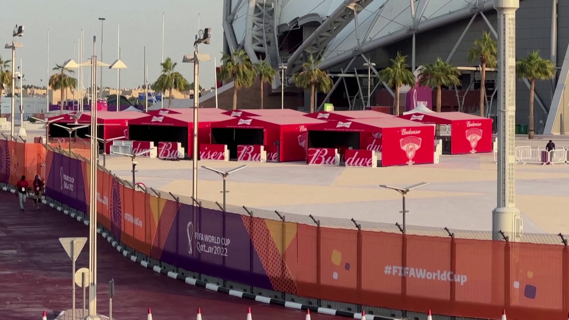 Meggondolták magukat Katarban: tilos lesz sört árulni a stadionoknál