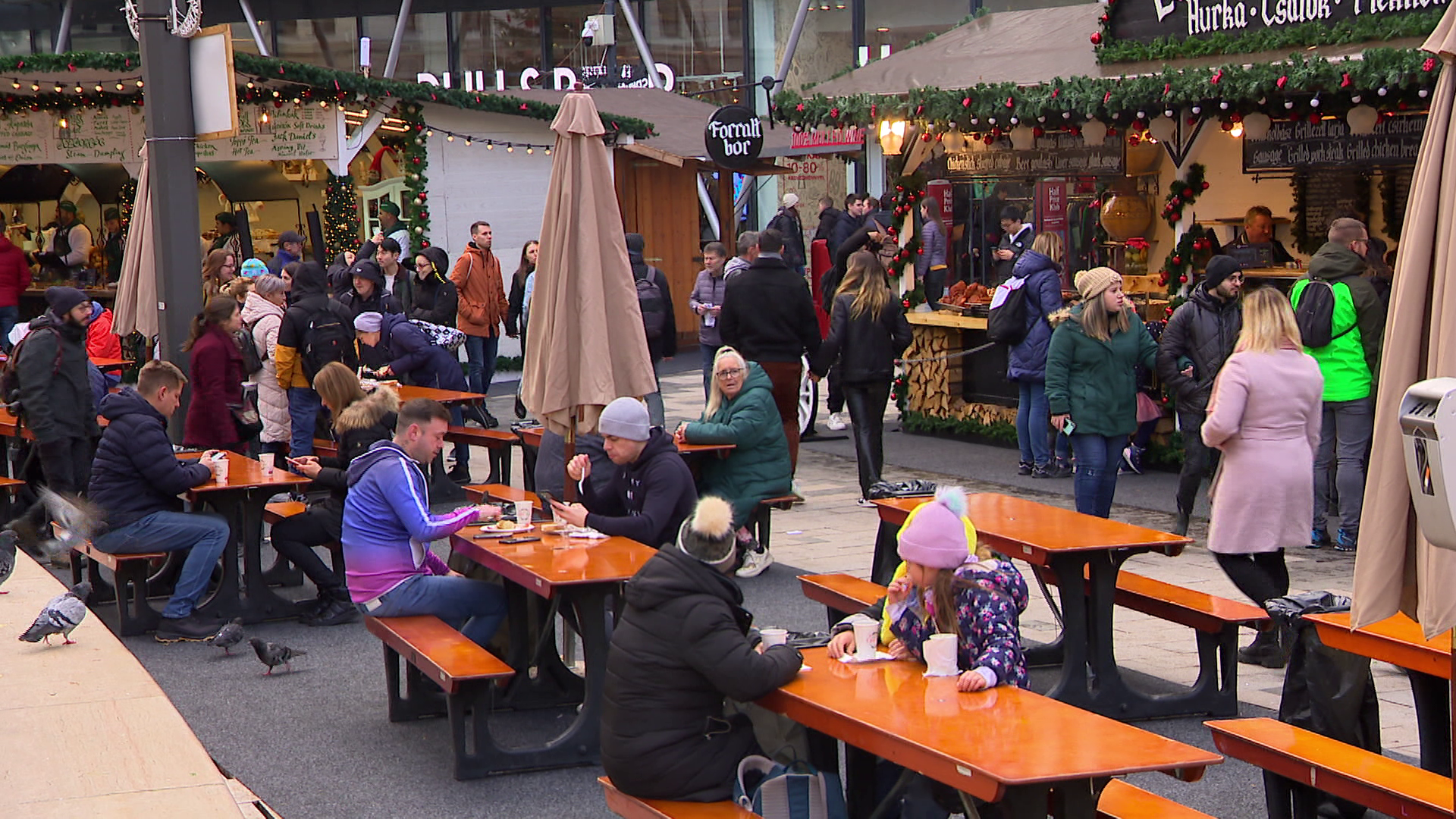 Hatalmas népszerűségnek örvend a Vörösmarty téri karácsonyi vásár