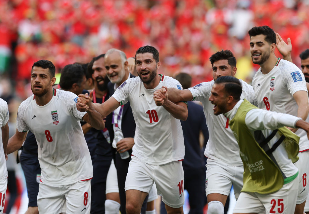 Irán a hajrában lőtt gólokkal legyőzte Walest