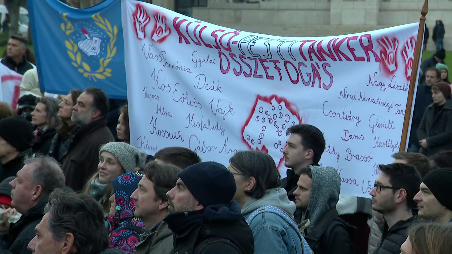 Budapesten tartottak tiltakozást a pedagógus érdekképviseletek 