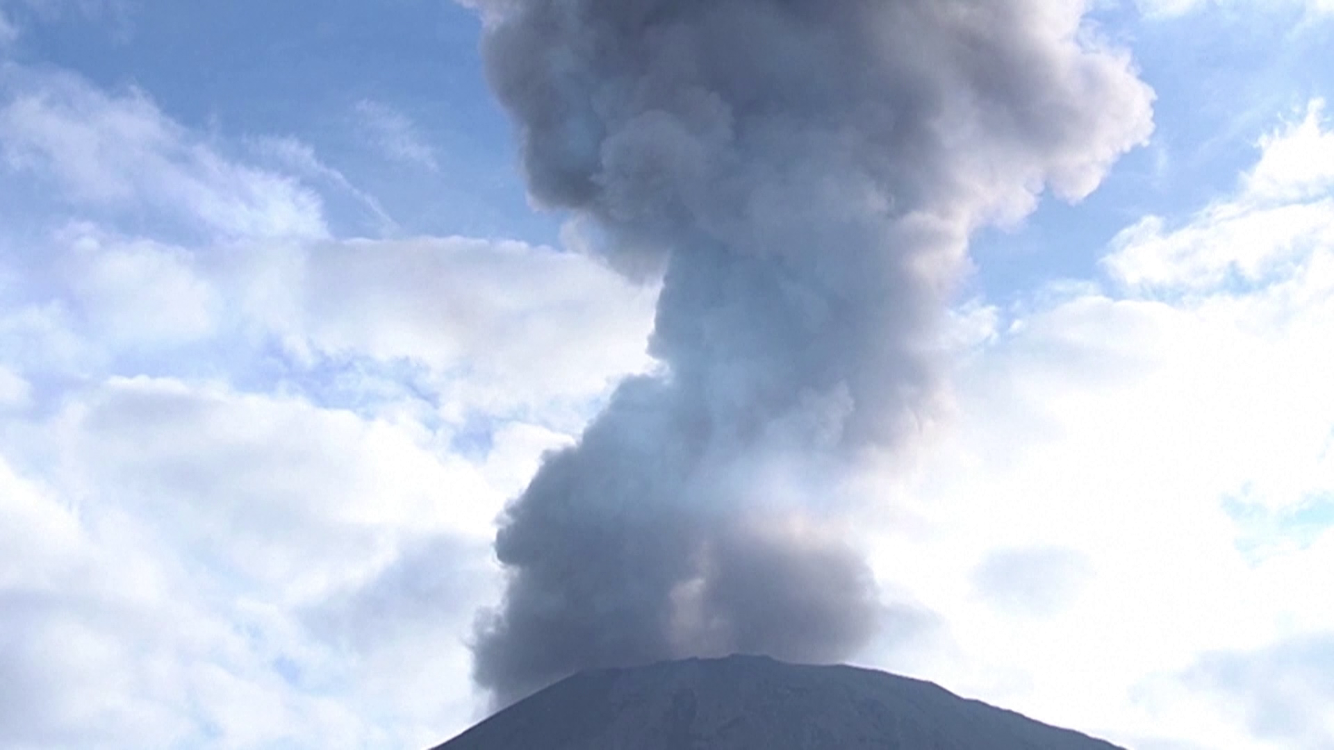 Vulkánkitörés kezdődött Salvador keleti részén