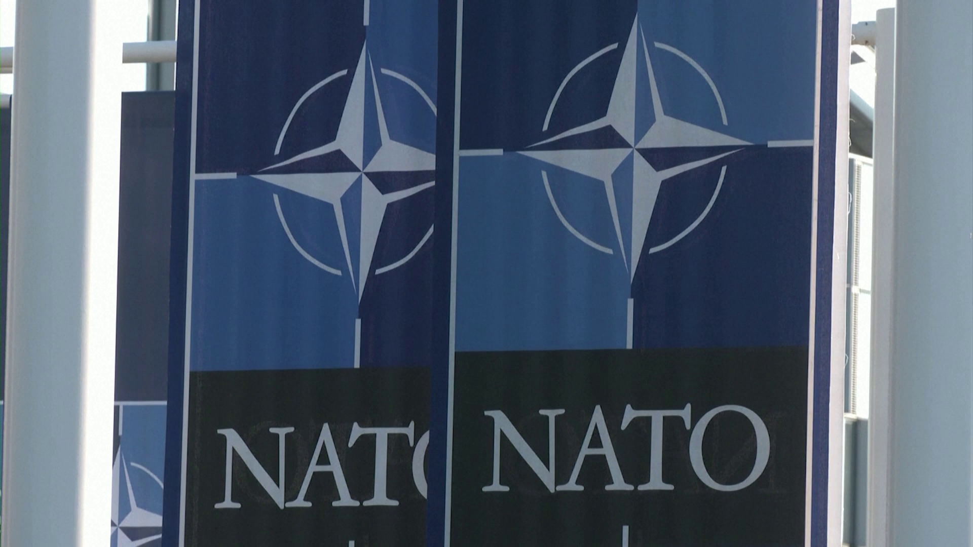 Orosz elnöki szóvivő: A NATO továbbra is háborúra kényszeríti Kijevet 