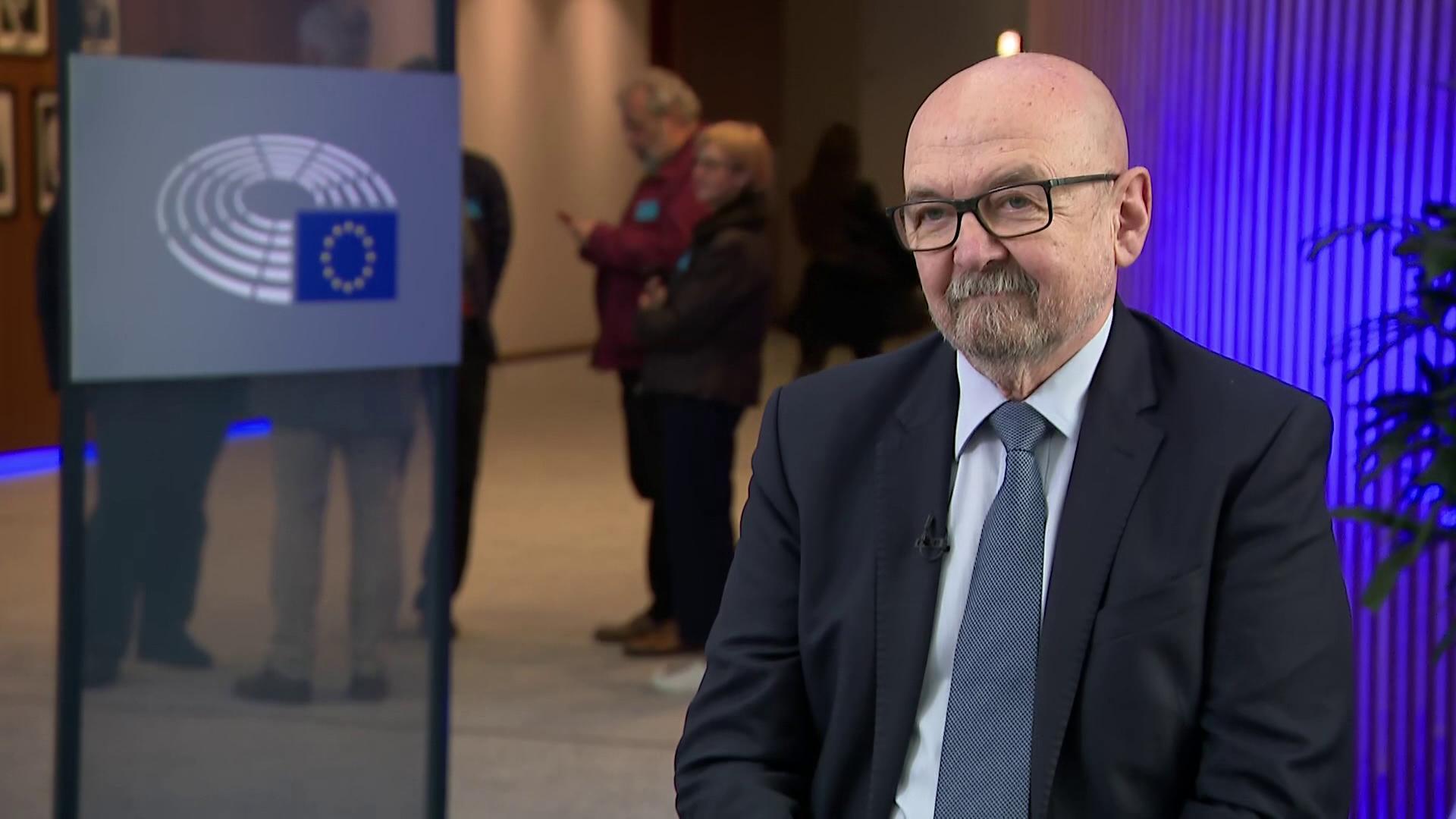 Európai híradó: exkluzív interjú Ryszard Legutko EP-képviselővel, aki beolvasott az Európai Parlamentnek