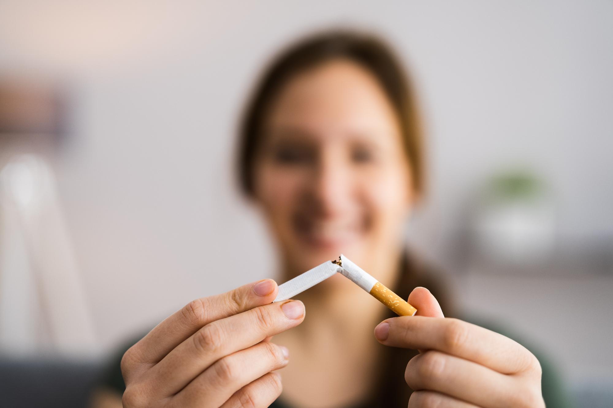Új-Zélandon egy életre betiltották a fiatalok dohányzását
