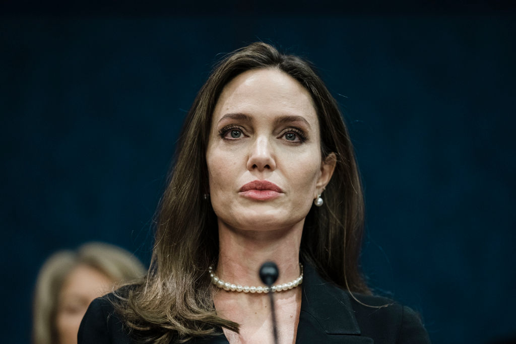 Angelina Jolie lemond ENSZ-megbízatásáról