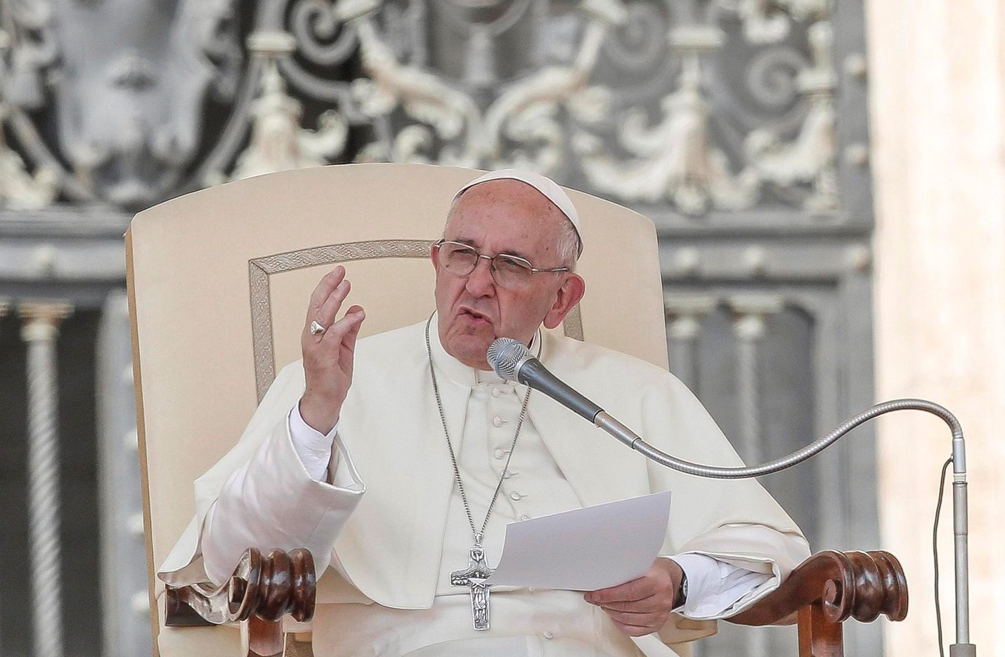  Ferenc pápa: Ünnepi költekezés helyett észre kell vennünk, mi történik a világban 