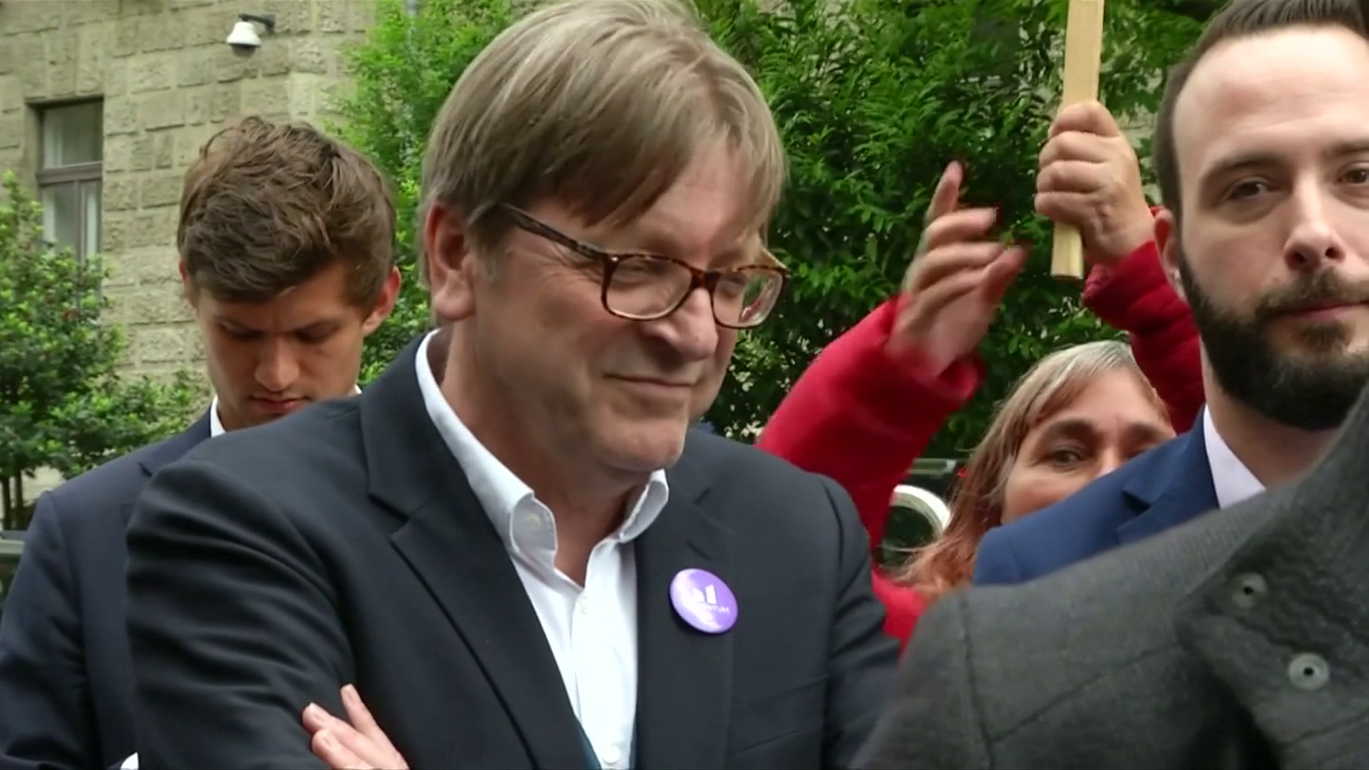 Jó kapcsolatot ápol Guy Verhofstadt a korrupcióval gyanúsított Eva Kailival