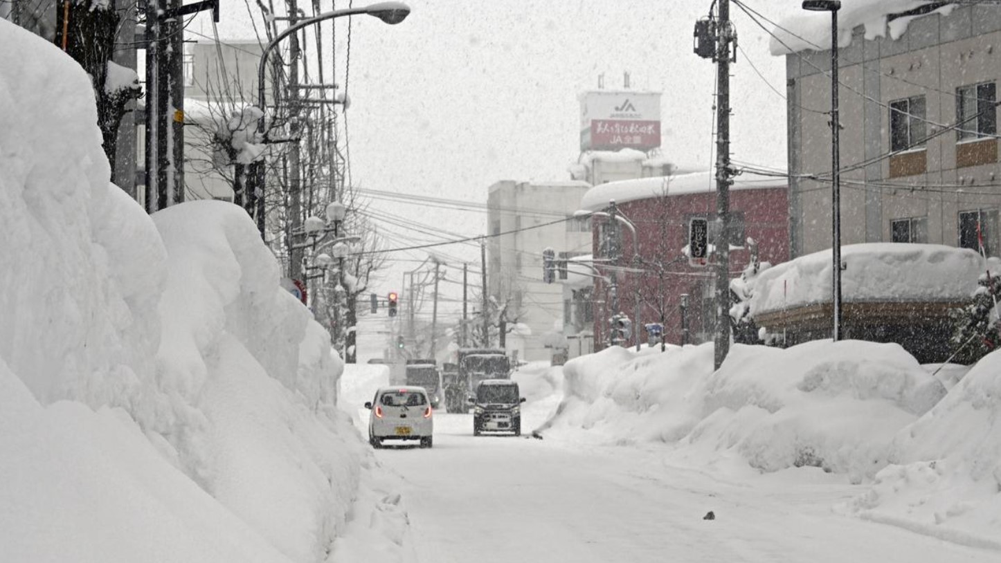 Több halálos áldozata van a Japán északnyugati részét elérő heves havazásnak