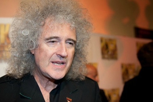 Brian Mayt, a Queen együttes gitárosát III. Károly a Sir előnév viselésére jogosító lovagi rangra emelte