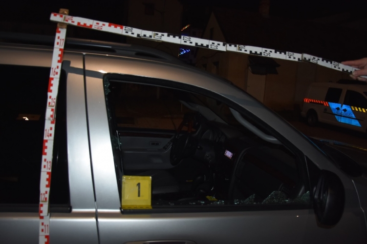 Rendőrség: Betörte az autó egyik ablakát a felháborodott gyalogos Veszprémben 