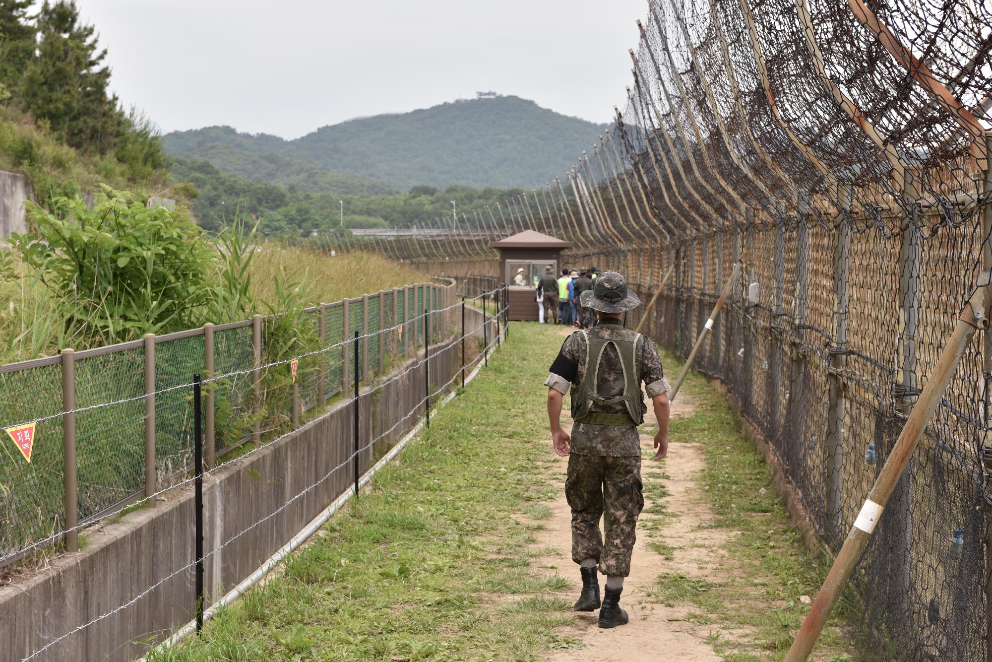 Észak-Korea irányába adott le lövéseket egy dél-koreai katona