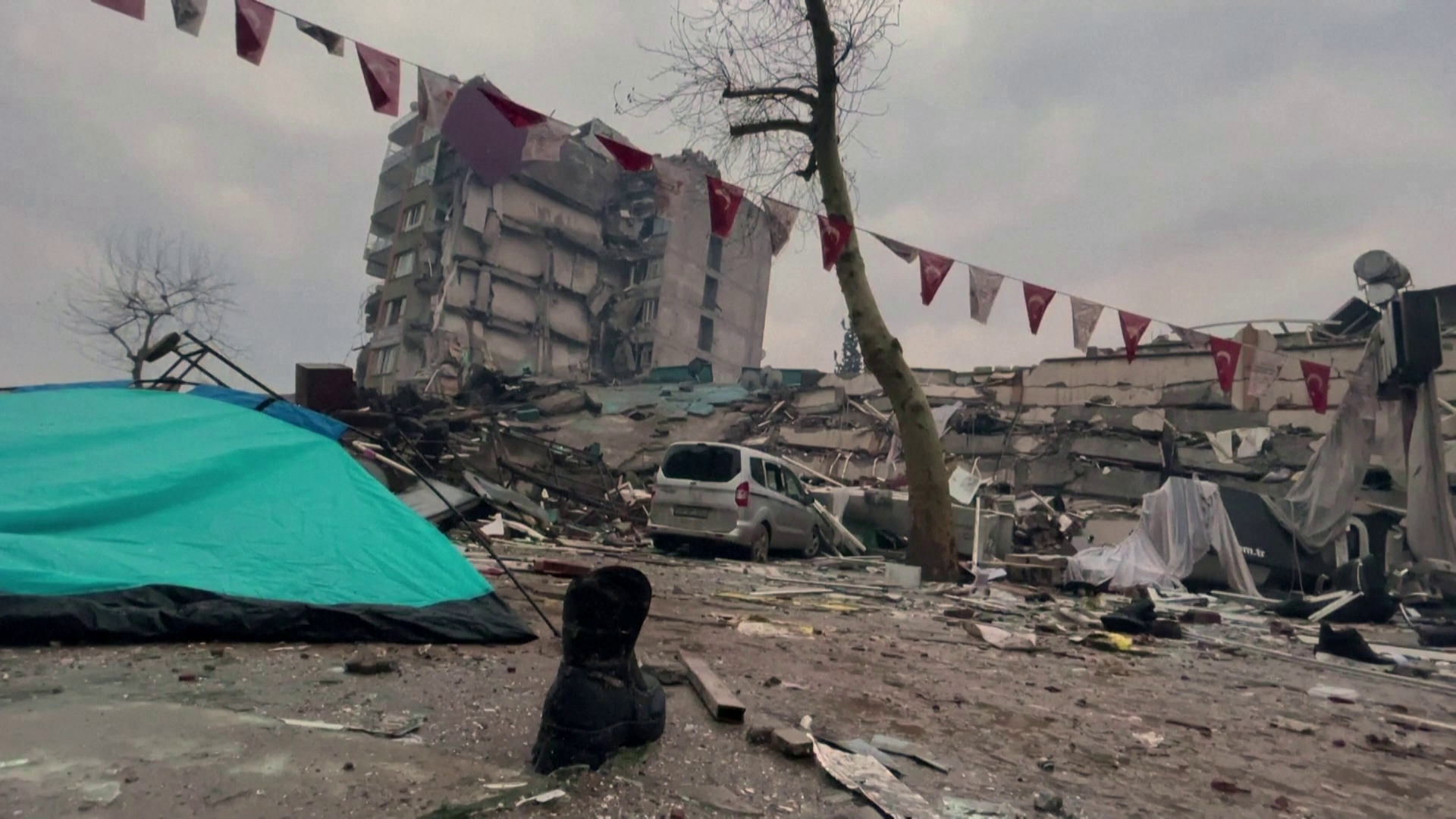 A TEK csapata is a törökországi földrengés helyszínén