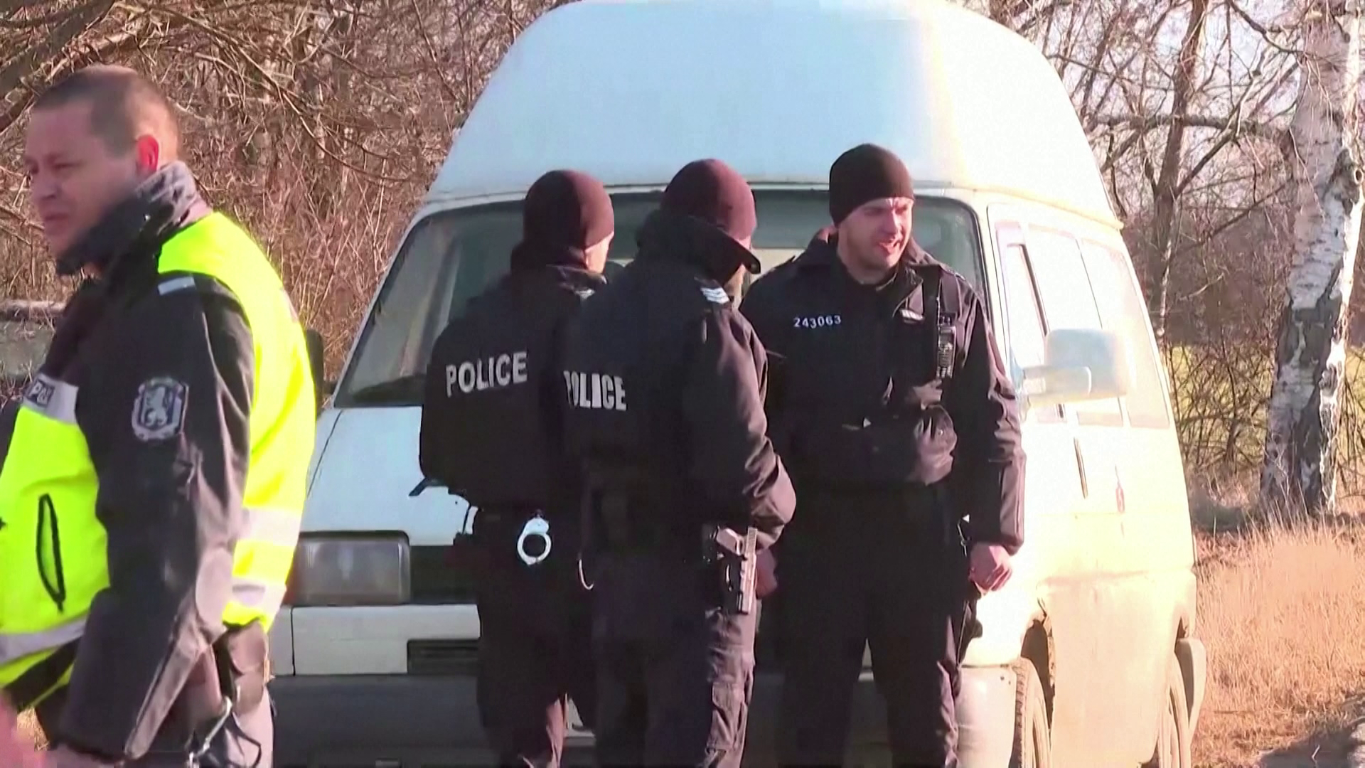 Bulgáriában holtan találtak több embert egy teherautóban