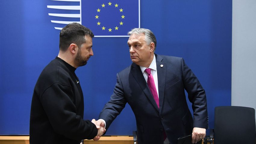 A világ másik végére utazott Volodimir Zelenszkij, hogy elkapja Orbán Viktort + videó