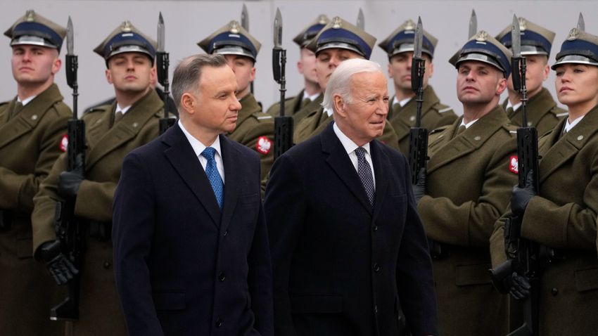 Biden: Washington és szövetségesei továbbra is támogatják Ukrajnát 