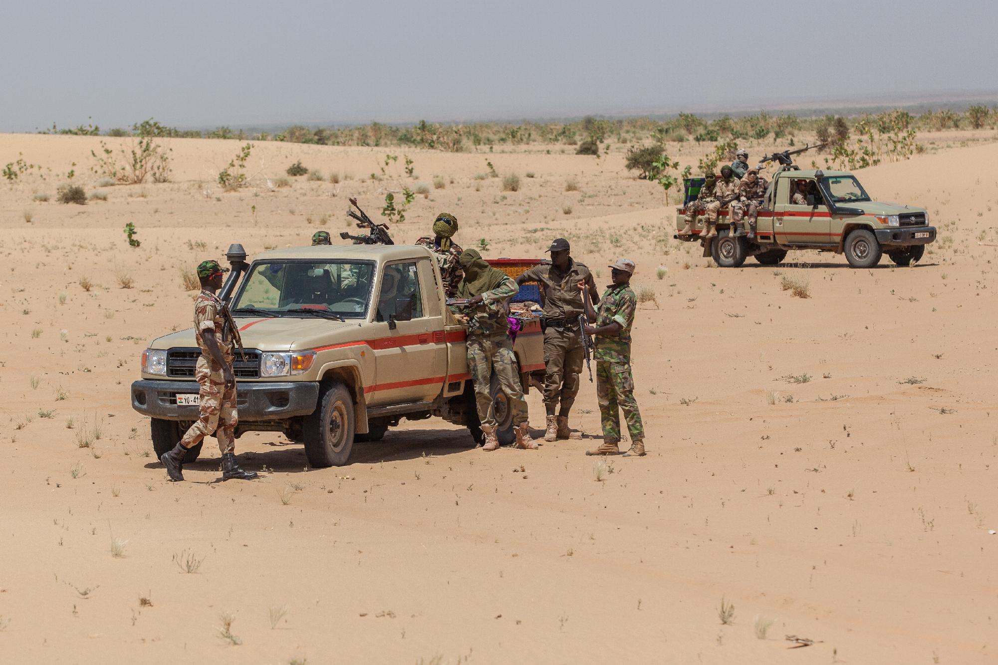 Dzsihadisták több civilt megöltek Maliban