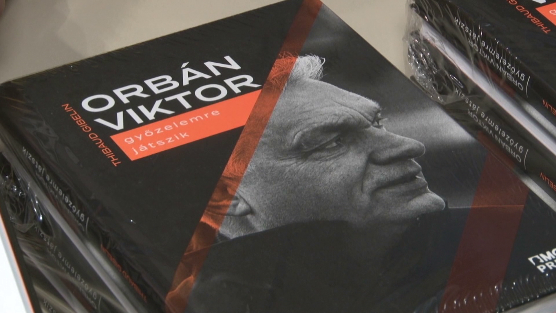 Bemutatták Thibaud Gibelin „Orbán Viktor győzelemre játszik” című könyvét Miskolcon
