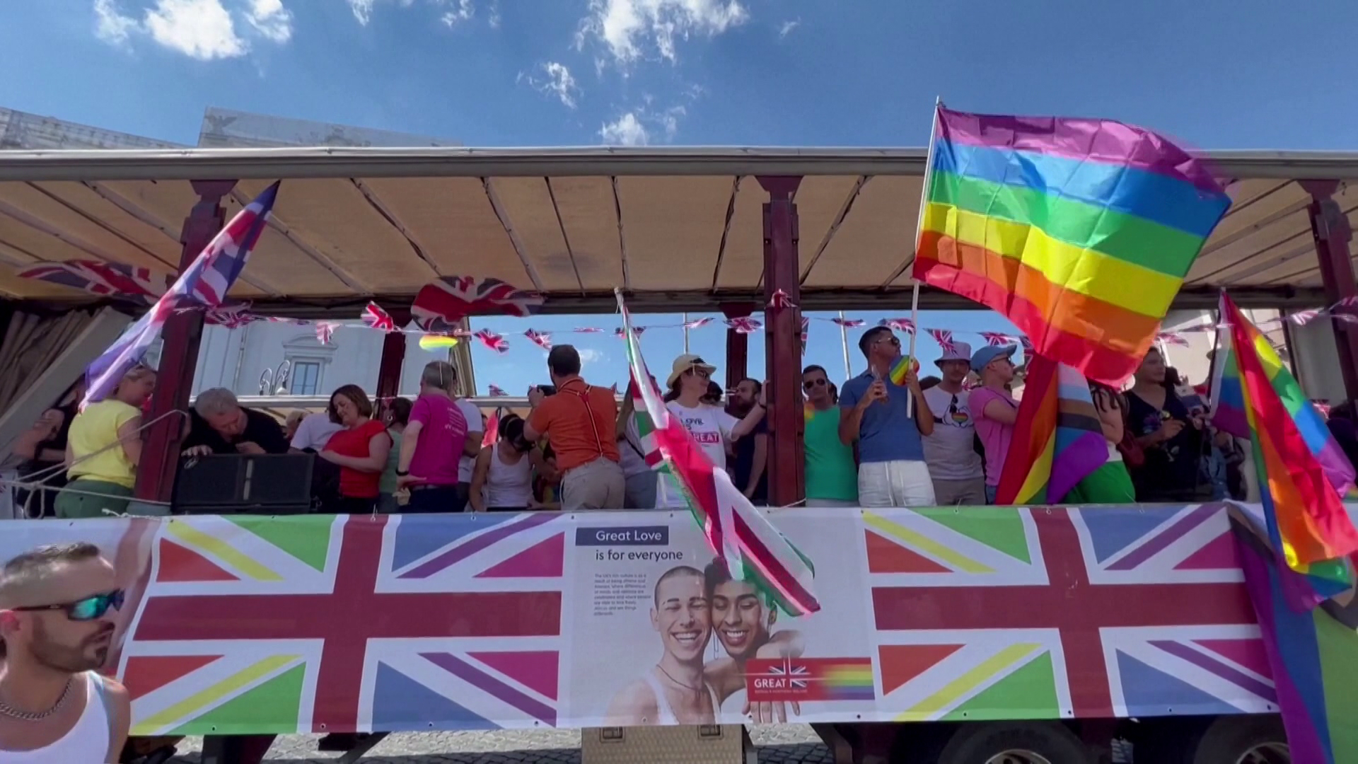 Olaszország tovább szigorította az LMBTQ-törvényeit