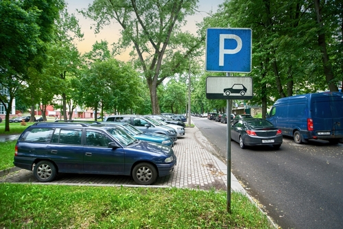  Hétfőtől tízezer forinttal büntetik a lakossági engedély nélkül parkolókat a IX. kerületben 