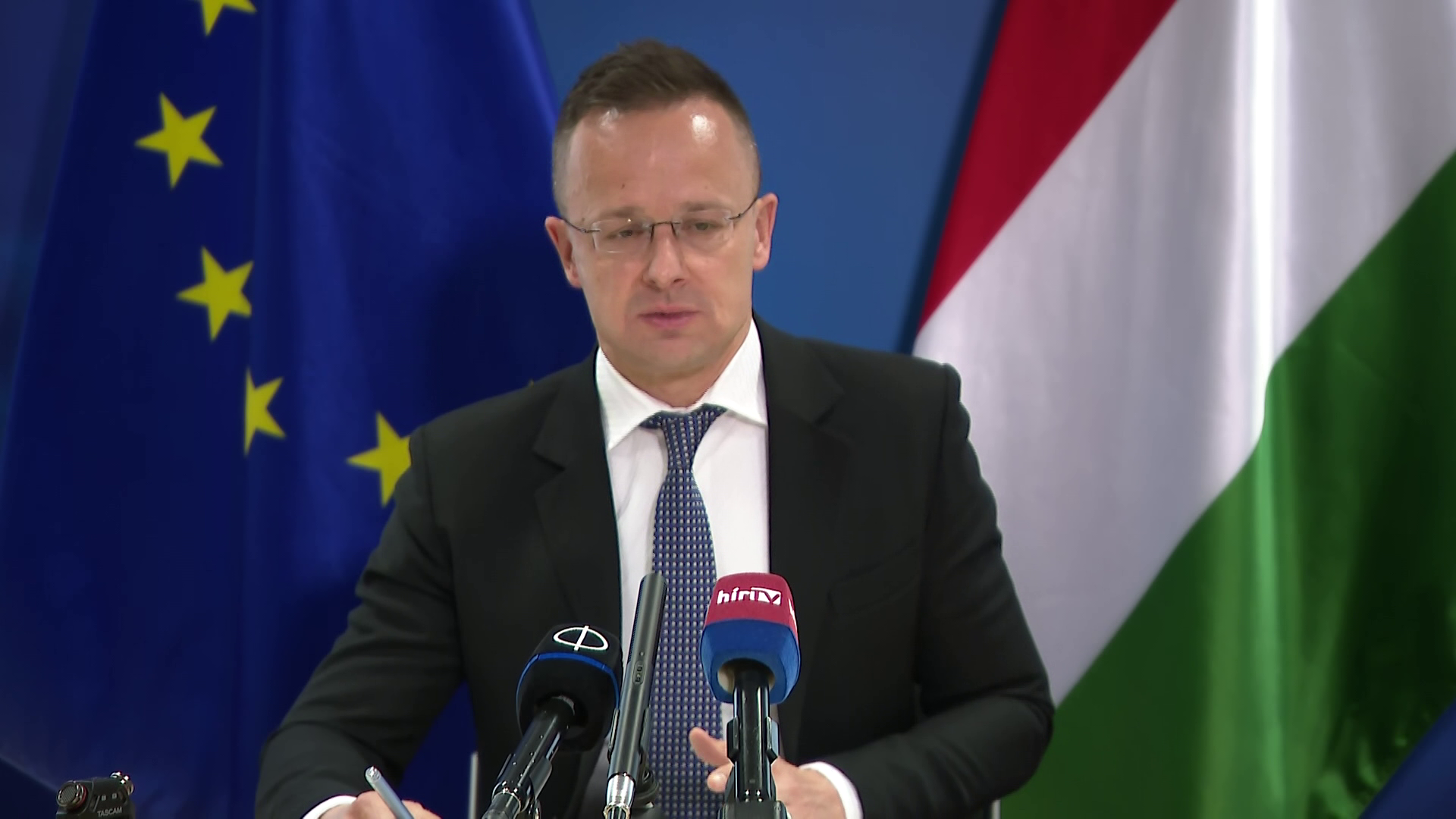 Hazánk nem enged a nyomásnak, ellenzi az uniós lőszerszállítást, és kiáll a kárpátaljai magyarok mellett 