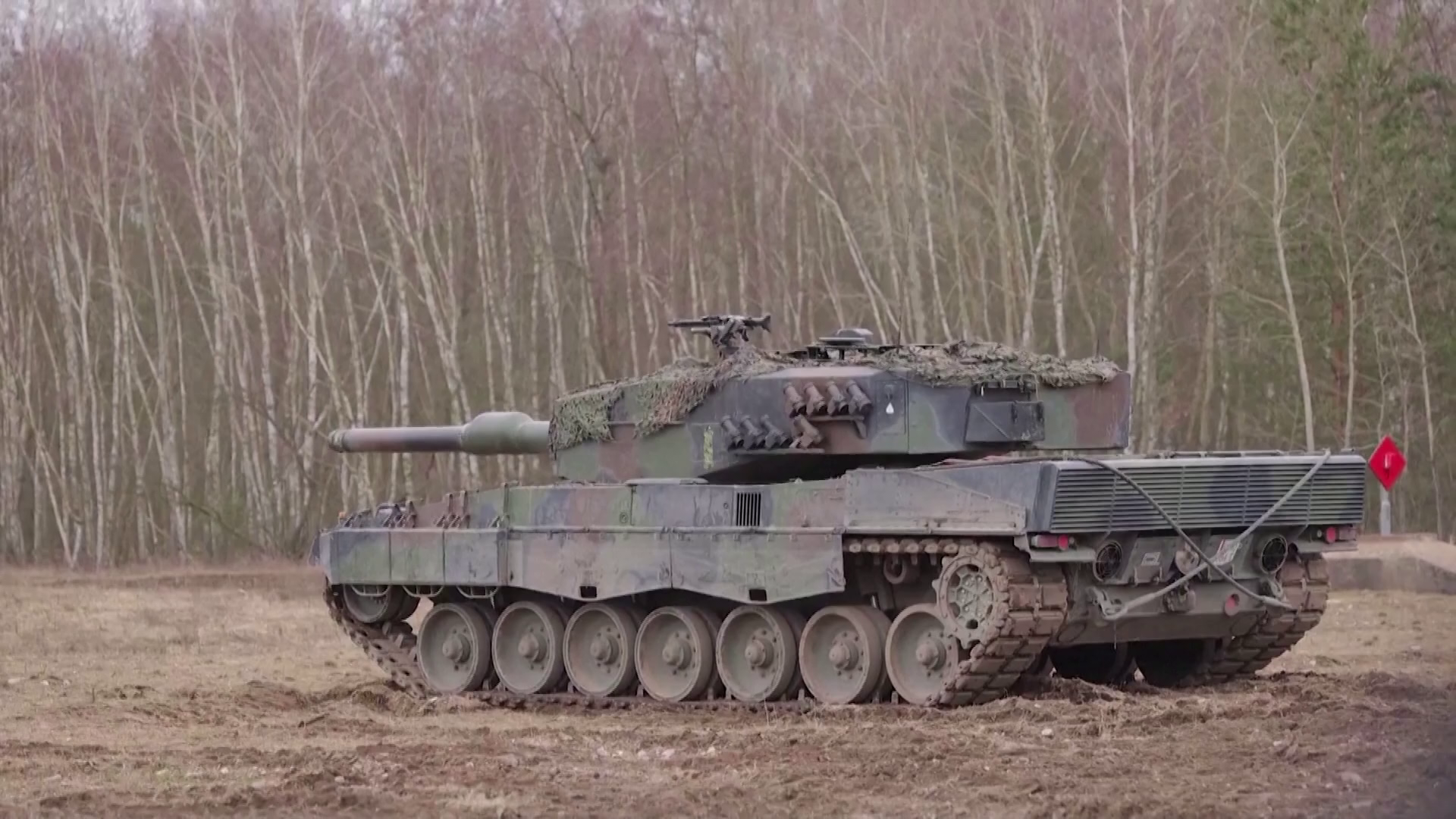 Bevetésre várnak a német Leopard és a brit Challenger tankok Ukrajnában