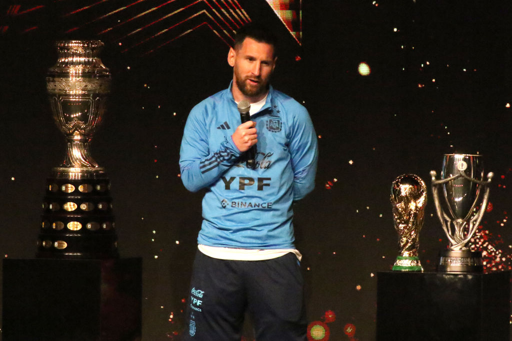 Messi életnagyságú szobrot kapott + videó