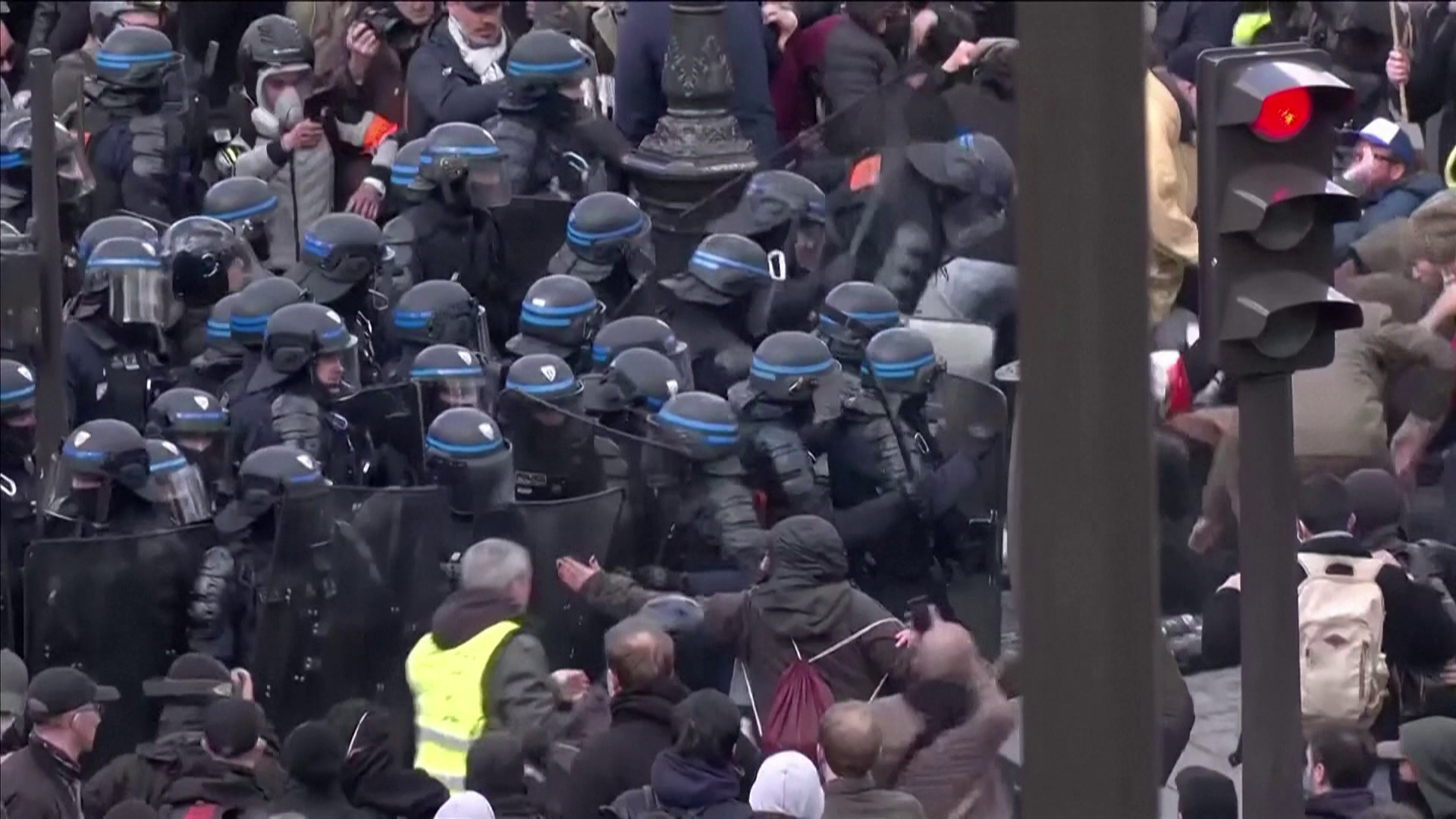 Folytatódnak a tüntetések Franciaországban
