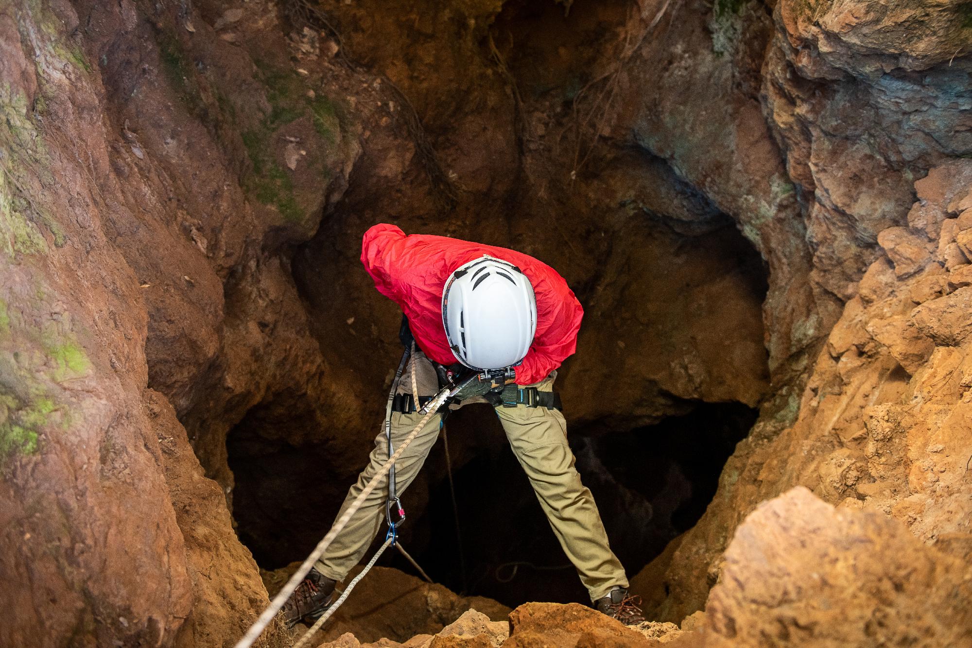 Harminc óra után sikerült kimenteni egy barlangászt Szlovéniában