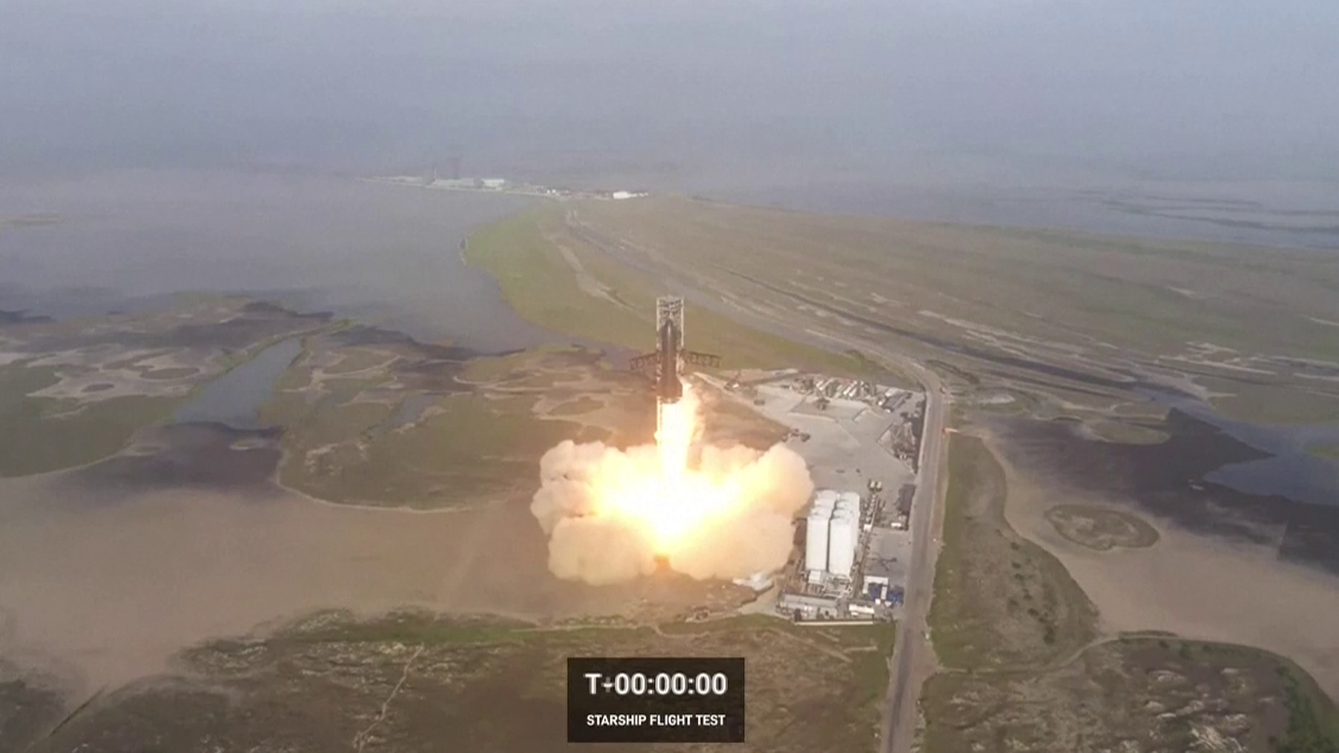 Útnak indult, majd lezuhant a SpaceX űrrakétája 