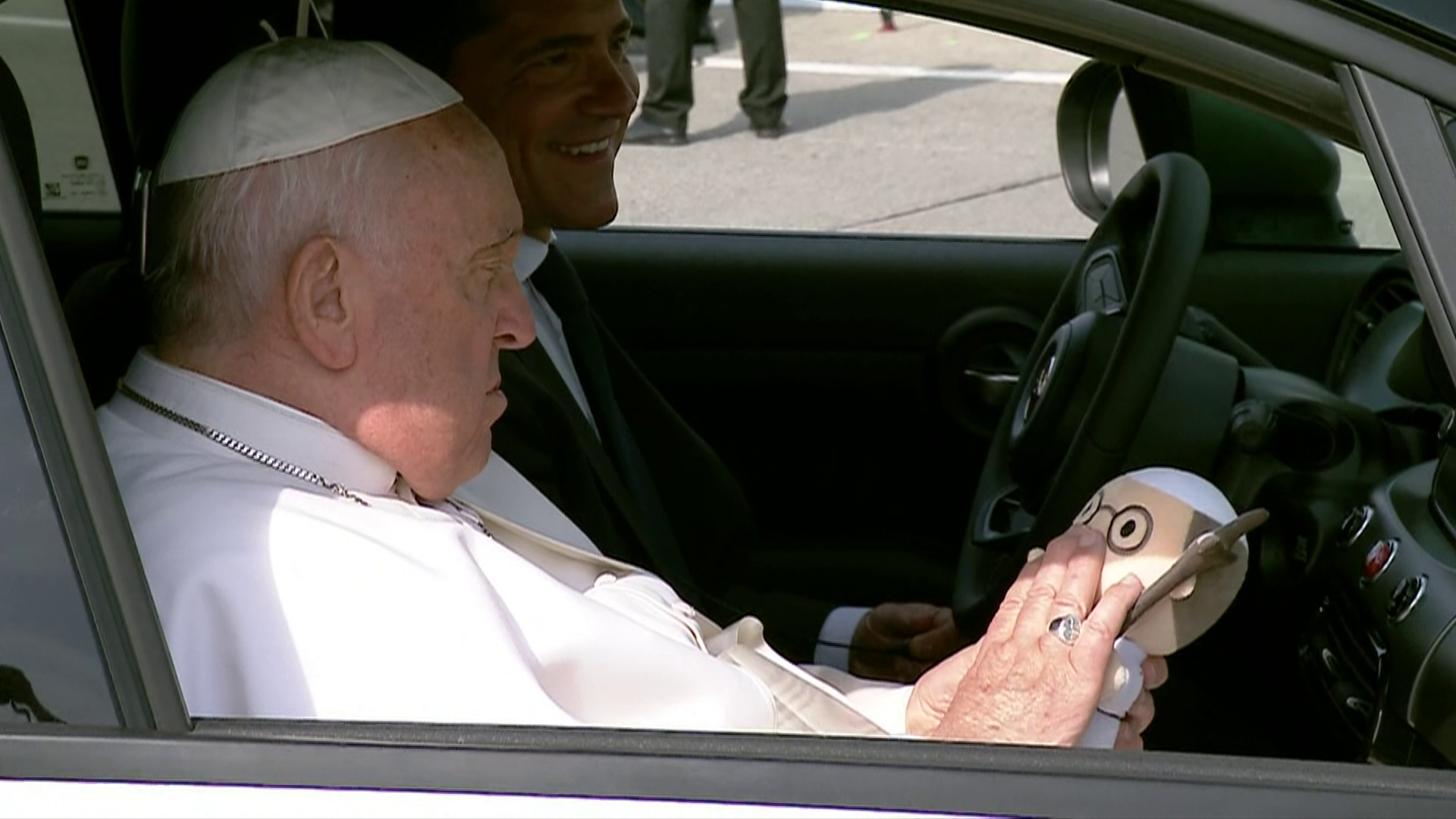 Megáldotta sofőrjétől kapott ajándékát Ferenc pápa