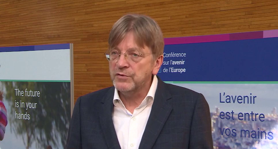 Konferenciát tartott a Momentum, a Magyarországot támadó Guy Verhofstadt is felszólalt