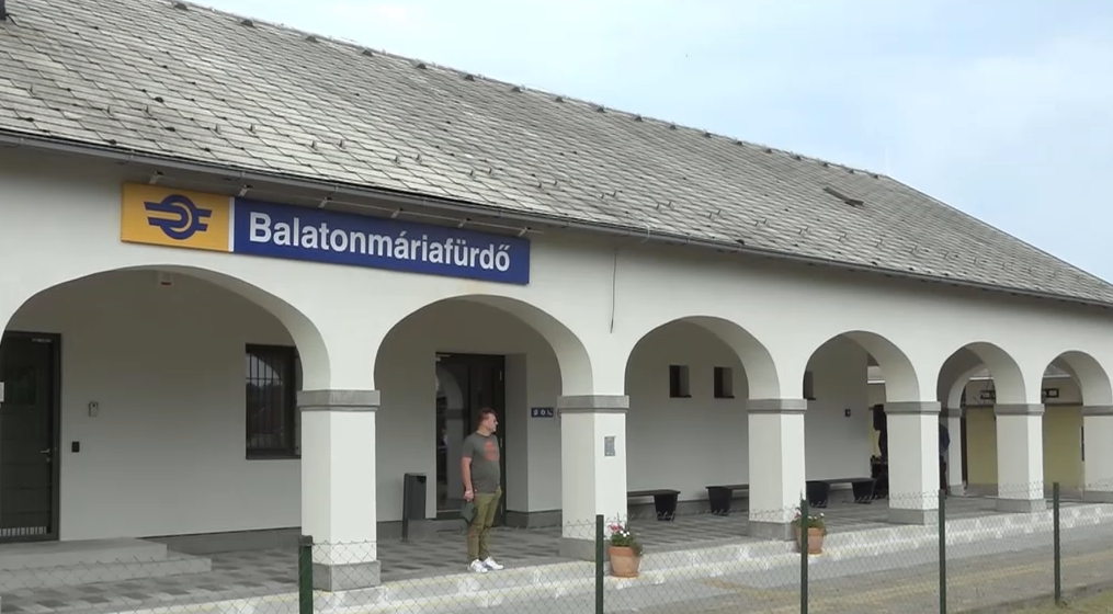 Megújult a Balatonmáriafürdői vasútállomás épülete 