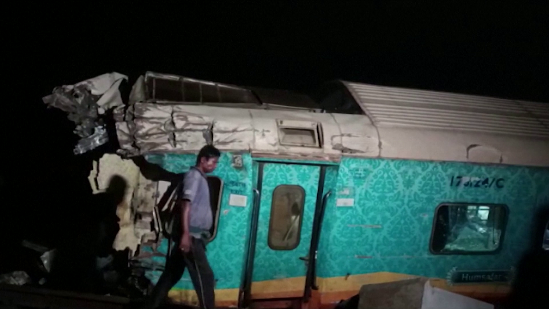 Sokan meghaltak egy súlyos vonatbalesetben Indiában