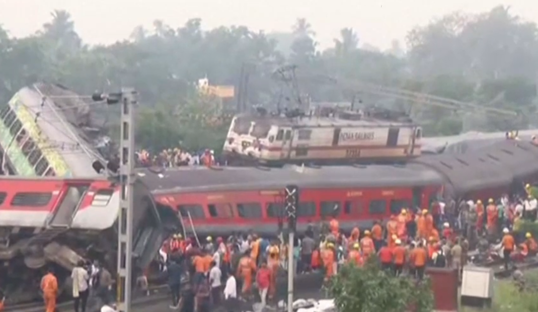 Több száz az indiai vonatbaleset áldozatainak száma