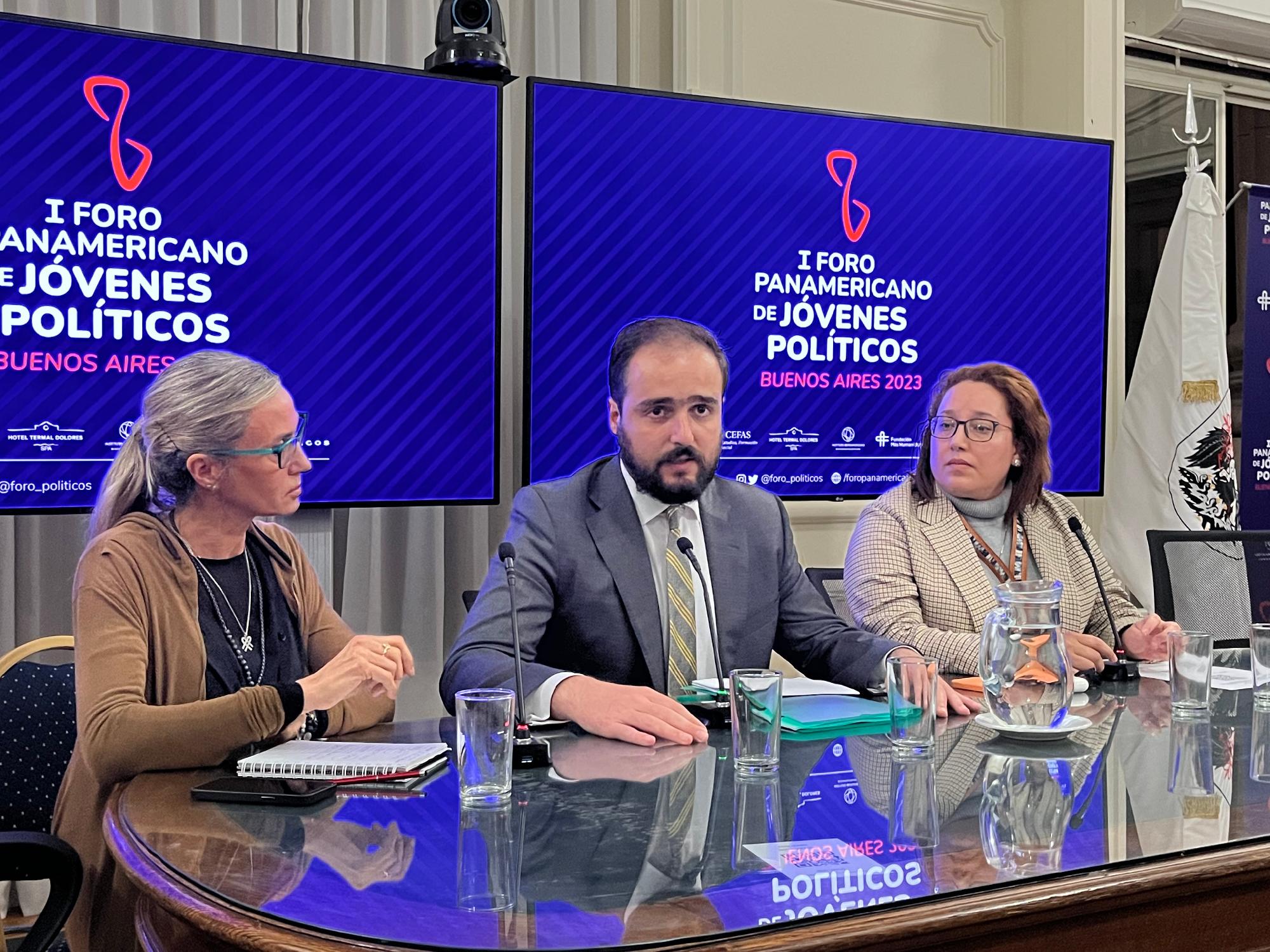 Argentínában ismertették a magyar kormányzati politika céljait az Alapjogokért Központ munkatársai