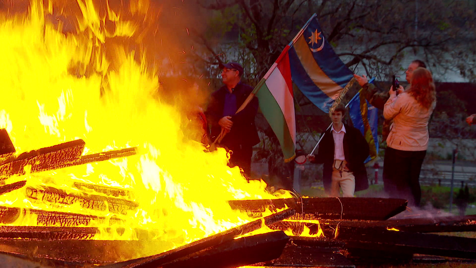 A béke tüzei is lesznek a magyar tüzek ma este az egész világon