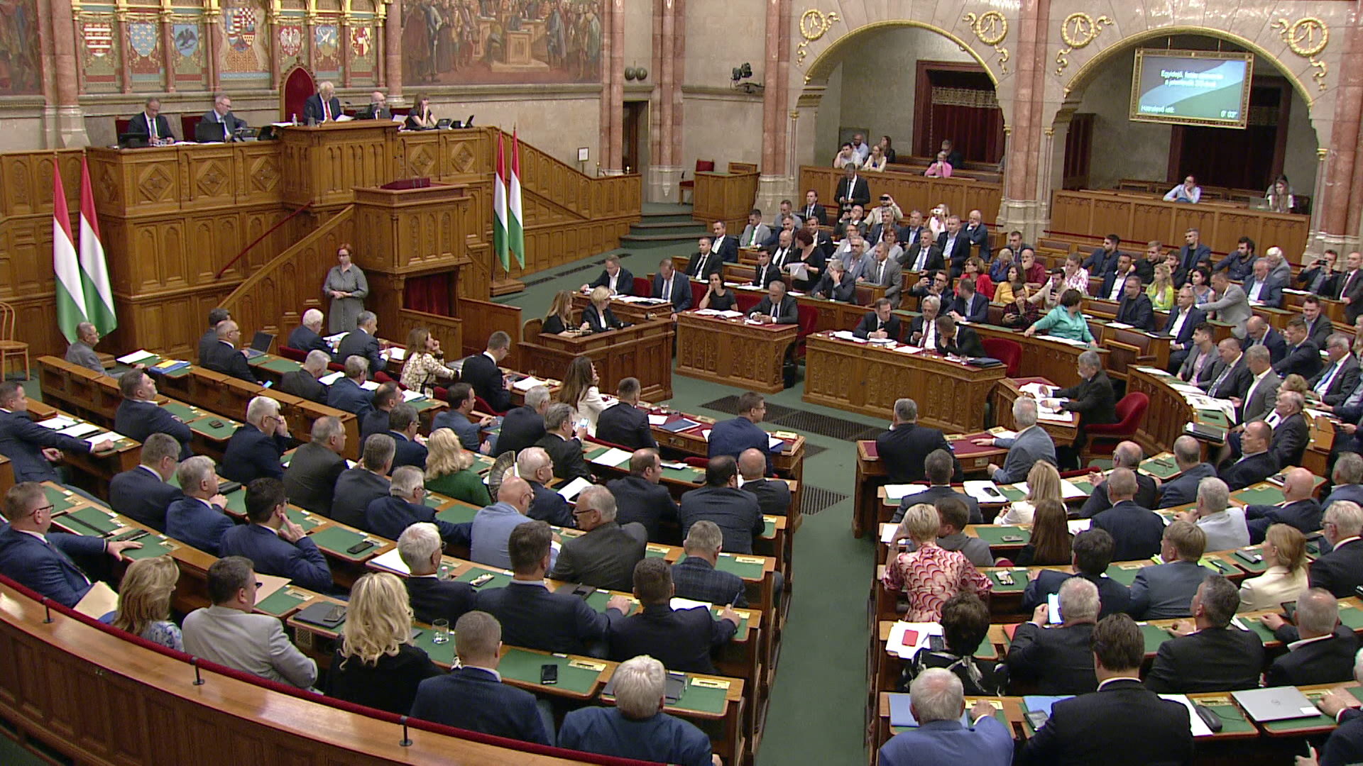 Megszavazta a parlament a pedagóguséletpálya-törvényt 