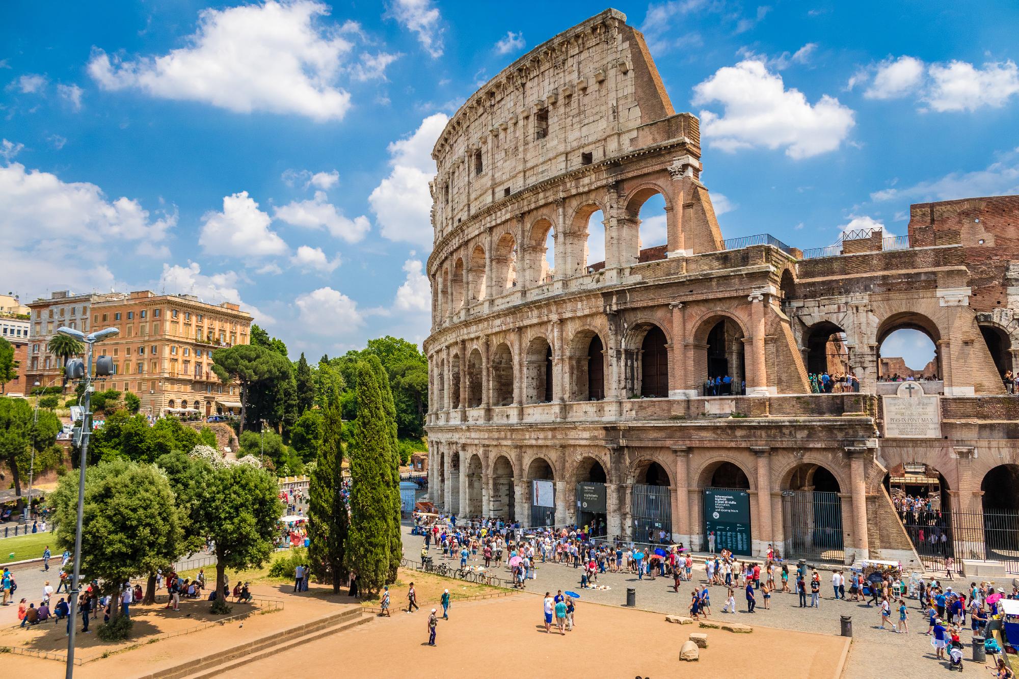 Bocsánatot kért a Colosseumot megrongáló fitneszedző