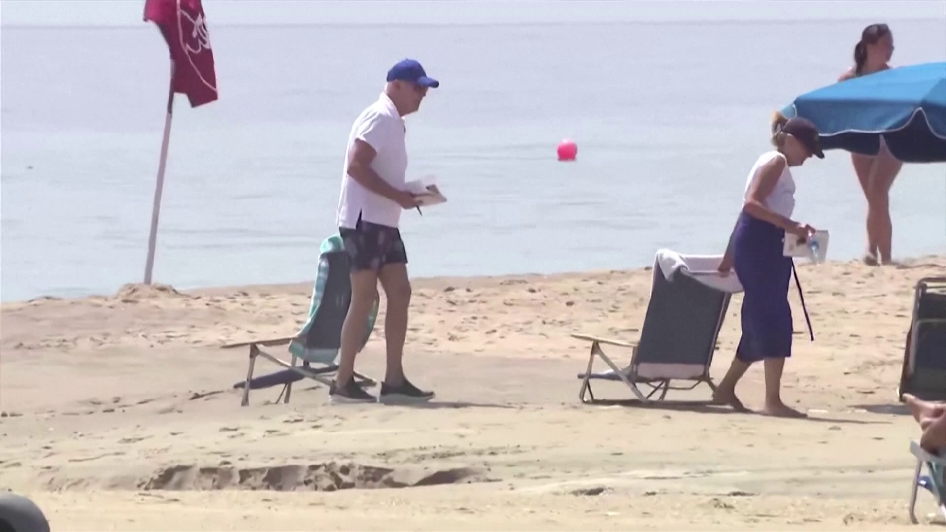 Európai körútja előtt feleségével strandolt Joe Biden