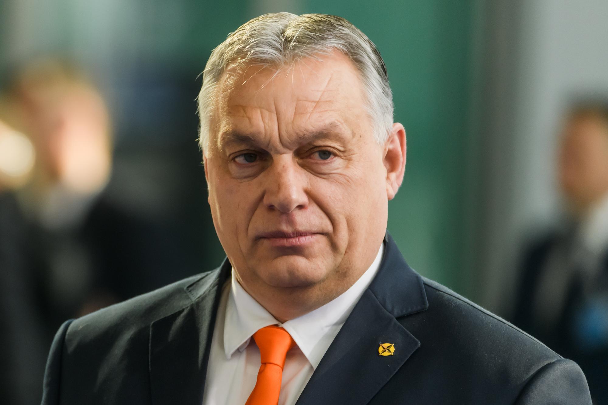 Orbán Viktor elindult a NATO-csúcsra