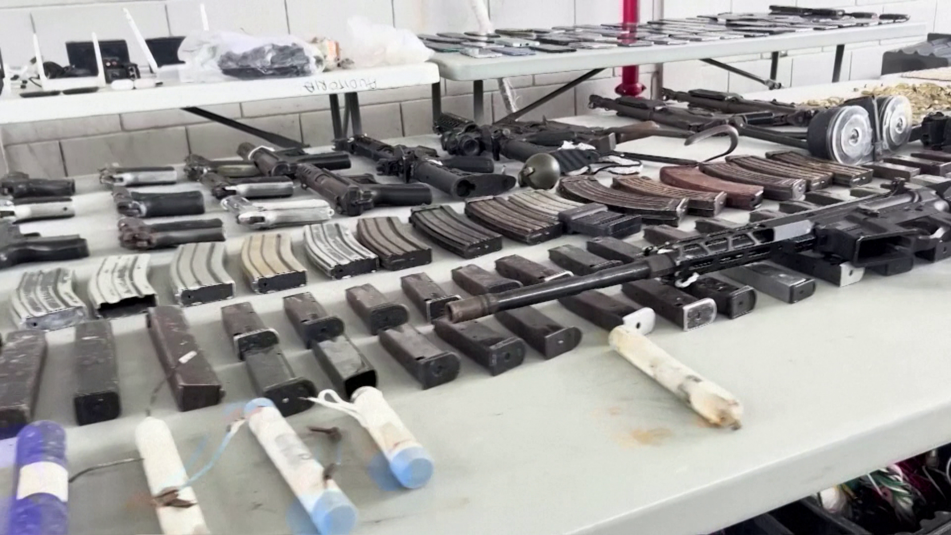 Elképesztő mennyiségű lőfegyvert foglaltak le a hondurasi börtönökben