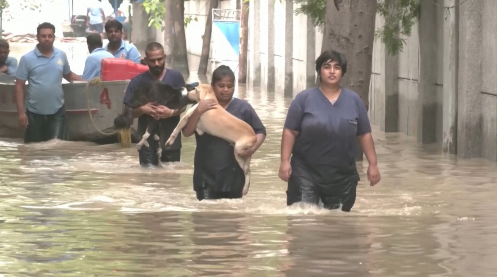 Több száz ember életét követelték a monszunesők okozta áradások Ázsiában