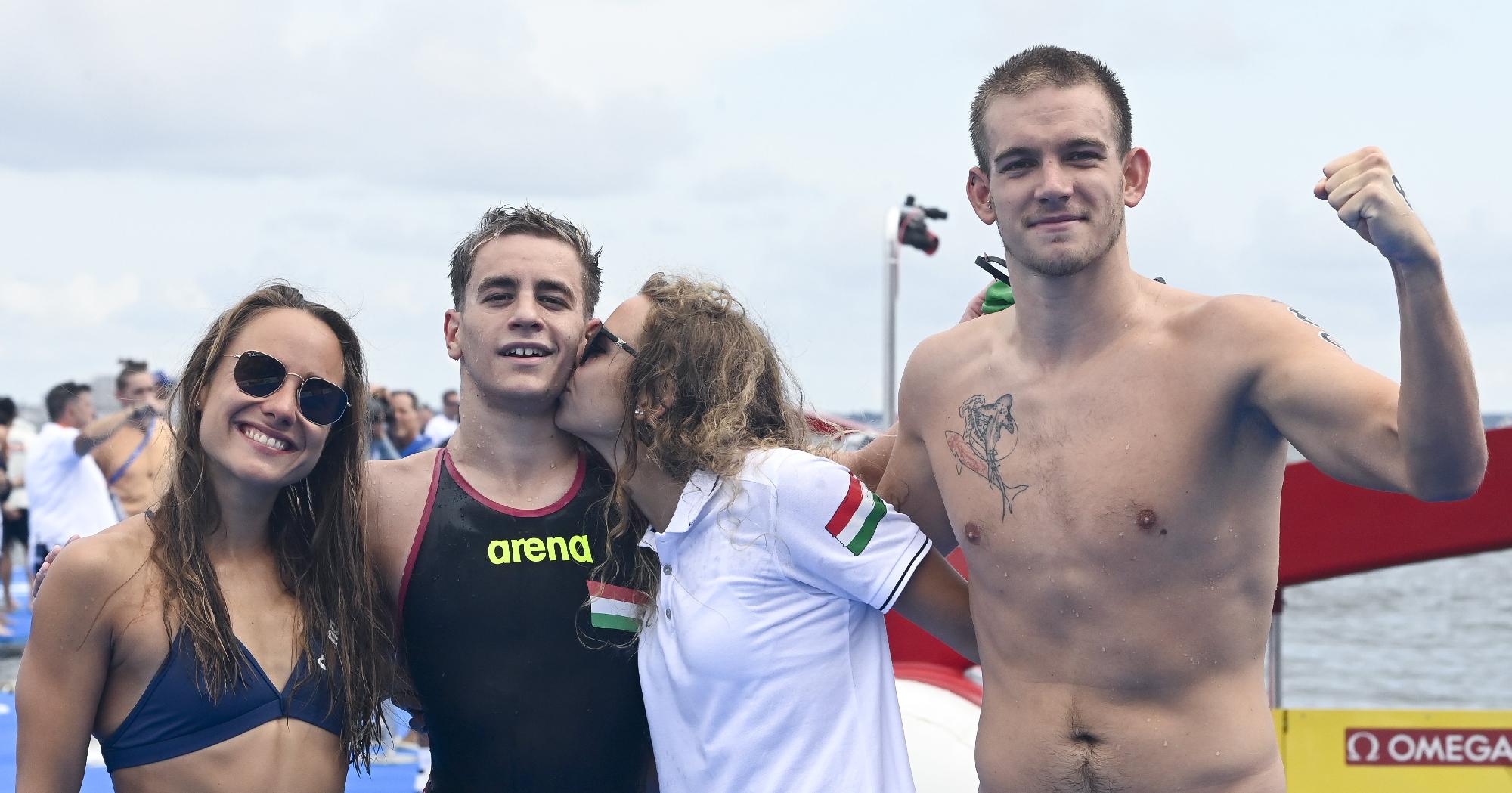 Világbajnoki ezüstérmesek a magyarok a nyíltvízi úszók csapatversenyében  