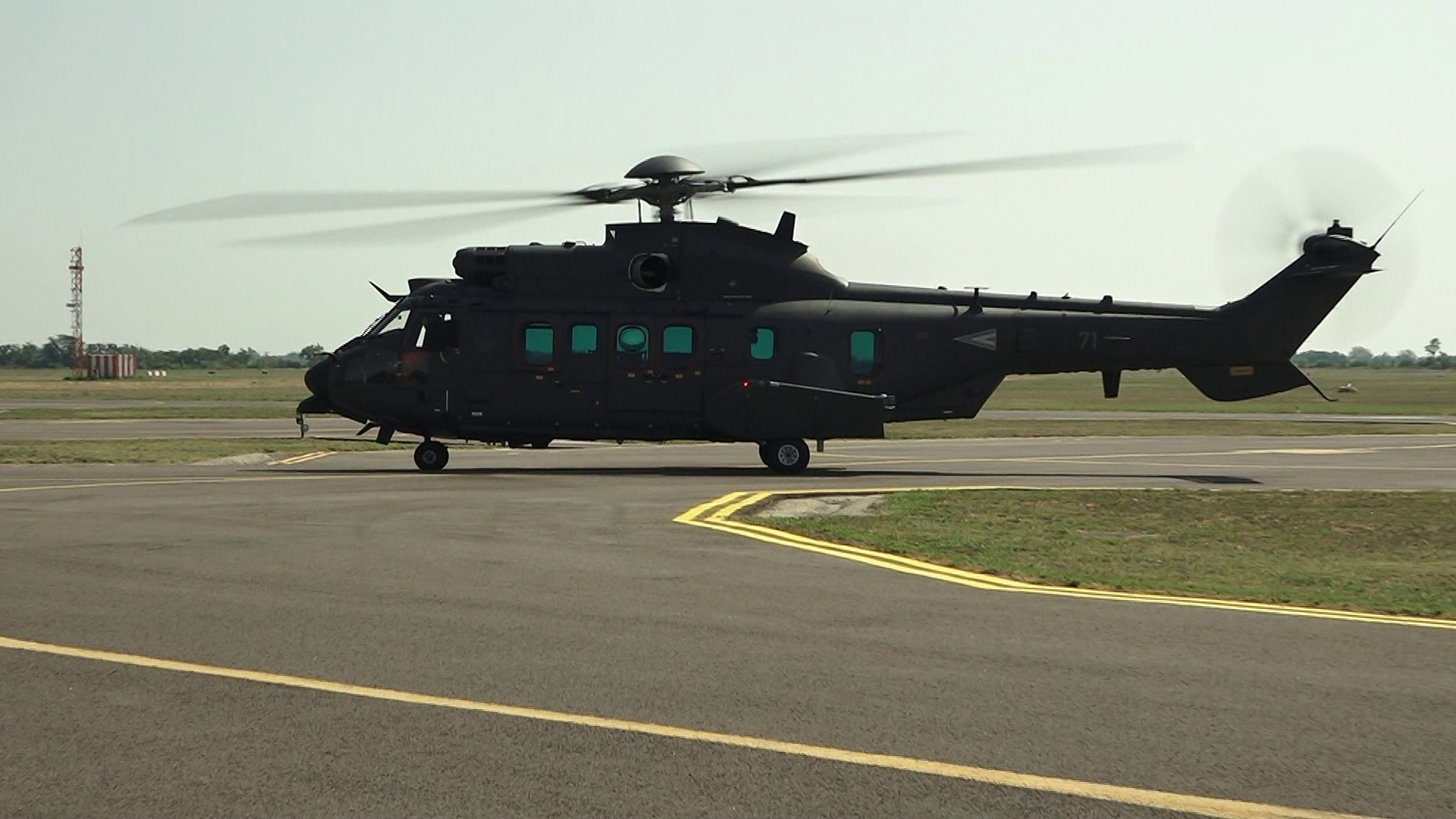A magyar légierő számára kifejlesztett fegyverzettel felszerelt helikopterek érkeztek