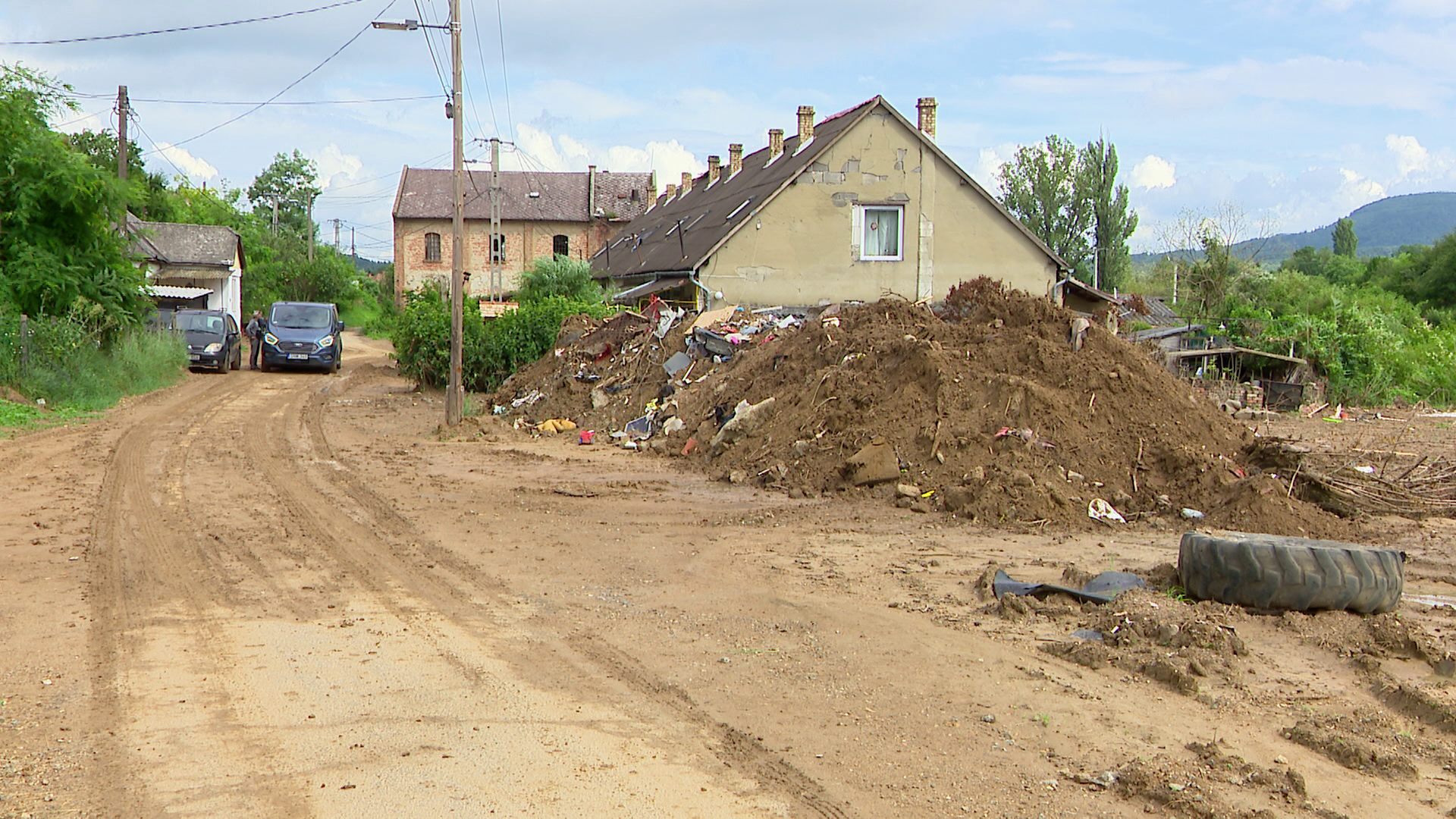 500 millió forinttal segít a korány a recski villámárvíz károsultjainak, a romák mégis elégedetlenek