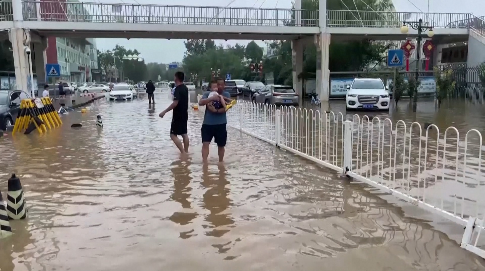 Több halálos áldozatot követelt Pekingben a heves esőzés