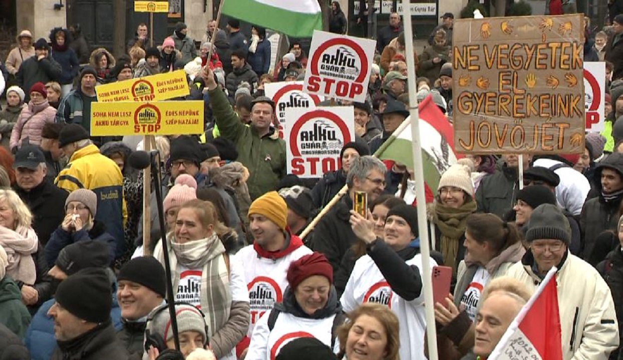 Globál: Idegen lobbiérdekeket szolgálnak az új akkumulátorgyárak elleni tiltakozás szervezői? 
