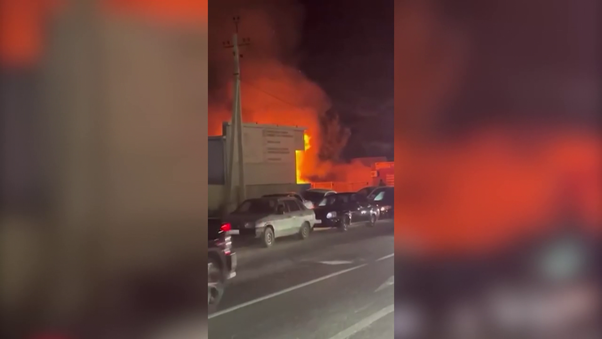 Felrobbant egy benzinkút, legkevesebb 30 halott