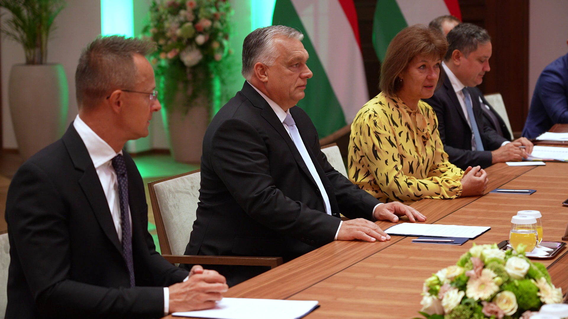 Orbán Viktor külföldi vezetőkkel tárgyalt a Karmelita kolostorban